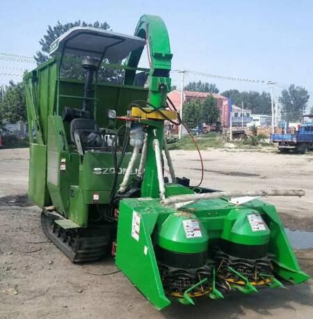 玉米青儲(chǔ)機(jī)的使用，提高了人的工作效率